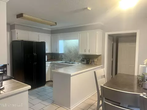 121 Colonial Glen Dr, Jackson, MS 39211 photo 9