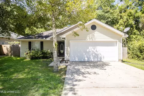9825 Ala Moana St, Diamondhead, MS 39525