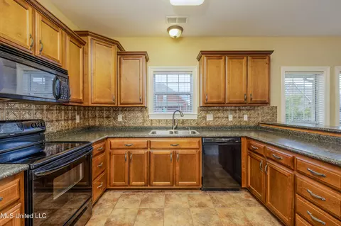Kitchen - 1296 Holly Springs Rd, Hernando, MS 38632 photo 3 of 3