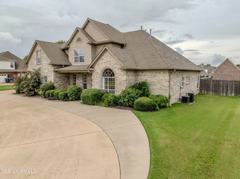 Exterior - 1296 Holly Springs Rd, Hernando, MS 38632 photo 3 of 13