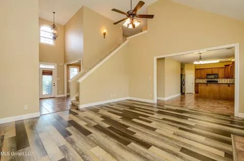 Living - 1296 Holly Springs Rd, Hernando, MS 38632 photo 2 of 3