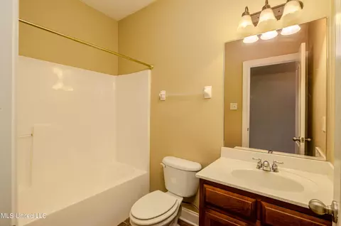 Bath - 1296 Holly Springs Rd, Hernando, MS 38632 photo 3 of 3