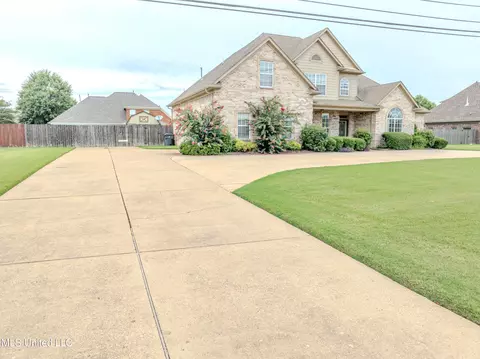 Exterior - 1296 Holly Springs Rd, Hernando, MS 38632 photo 2 of 13