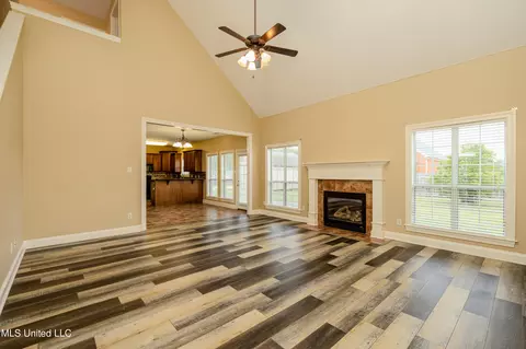 Living - 1296 Holly Springs Rd, Hernando, MS 38632 photo 1 of 3