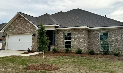 230 Serenity Lake Dr, Pearl, MS 39208