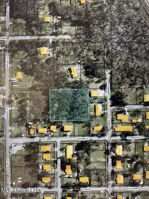 425 Herlihy St, Waveland, MS 39576