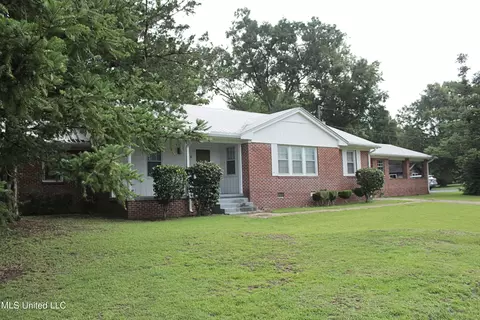 34 A Street St, Bay Springs, MS 39422