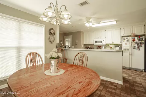 210 Cherry Bark Dr, Brandon, MS 39047 photo 8