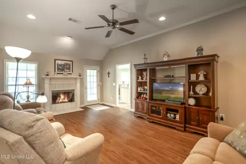 210 Cherry Bark Dr, Brandon, MS 39047 photo 4