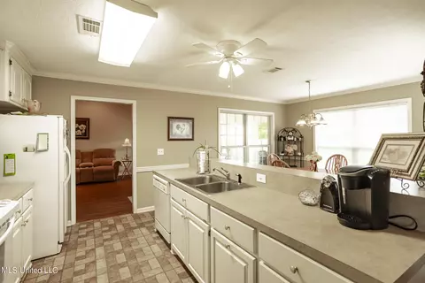 210 Cherry Bark Dr, Brandon, MS 39047 photo 10