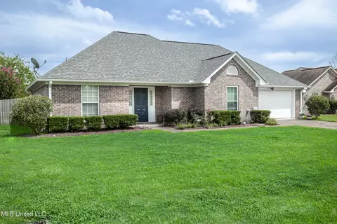 210 Cherry Bark Dr, Brandon, MS 39047