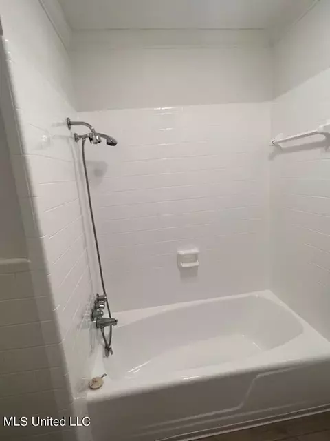 Bath - 1523 Brecon Dr, Jackson, MS 39211 photo 7 of 7