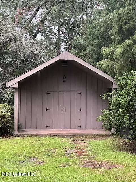 Exterior - 1523 Brecon Dr, Jackson, MS 39211 photo 6 of 6