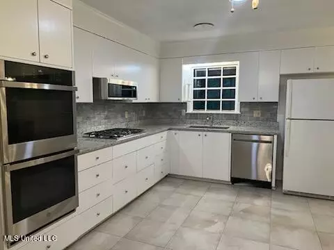 Kitchen - 1523 Brecon Dr, Jackson, MS 39211 photo 1 of 3