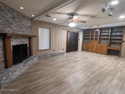 Living - 1523 Brecon Dr, Jackson, MS 39211 photo 1 of 5