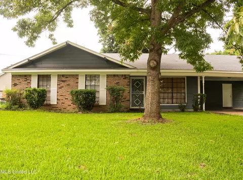 2340 W Clubview Cir, Yazoo City, MS 39194