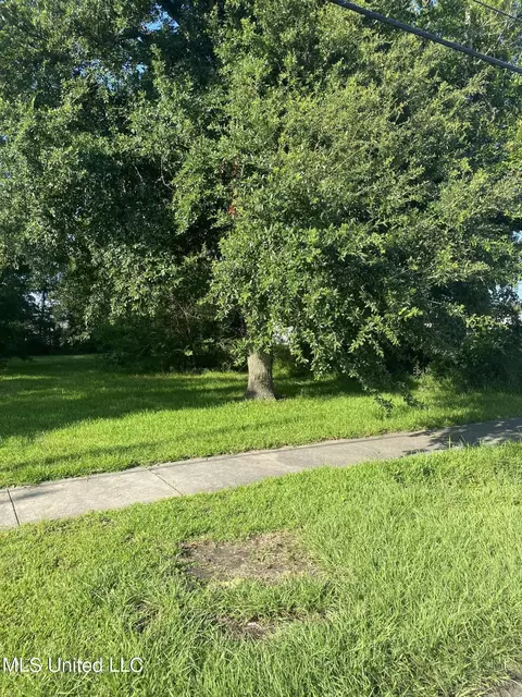 2419 33rd St, Gulfport, MS 39501