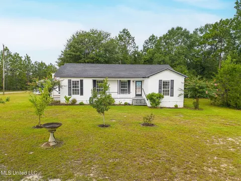 4 Treasure Trl, Mchenry, MS 39561