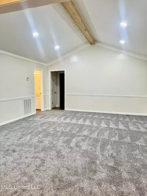 Living - 1436 Lakeview Ave, Jackson, MS 39212 photo 5 of 8