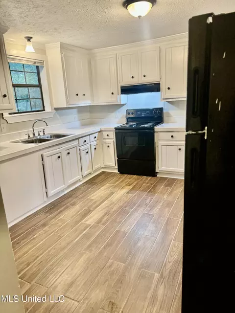 Kitchen - 1436 Lakeview Ave, Jackson, MS 39212 photo 5 of 5