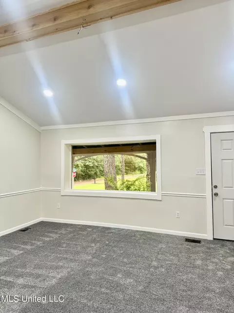 Living - 1436 Lakeview Ave, Jackson, MS 39212 photo 4 of 8