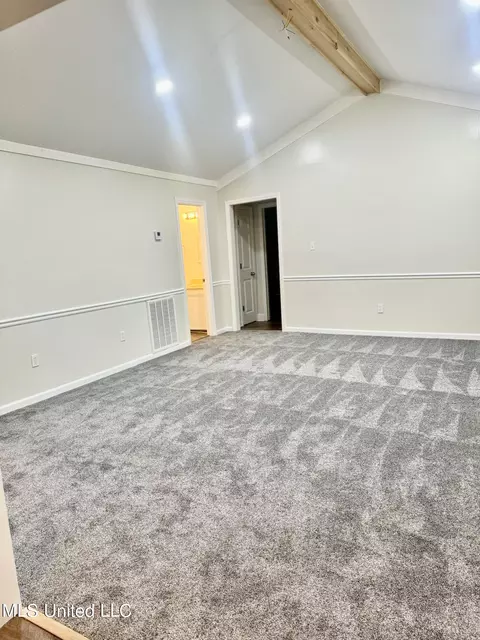 Living - 1436 Lakeview Ave, Jackson, MS 39212 photo 6 of 8