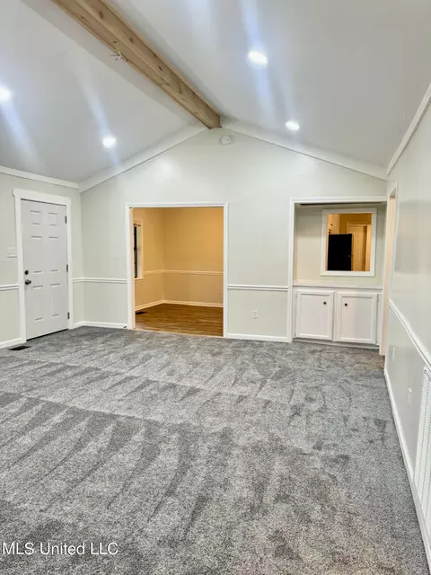 Living - 1436 Lakeview Ave, Jackson, MS 39212 photo 2 of 8