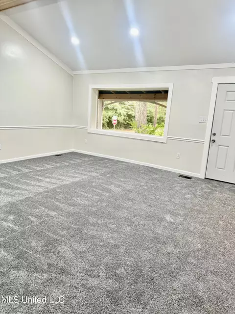 Living - 1436 Lakeview Ave, Jackson, MS 39212 photo 8 of 8
