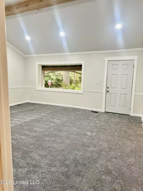 Living - 1436 Lakeview Ave, Jackson, MS 39212 photo 7 of 8