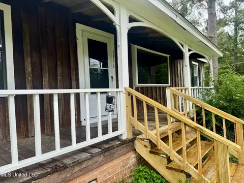 Exterior - 1436 Lakeview Ave, Jackson, MS 39212 photo 3 of 10