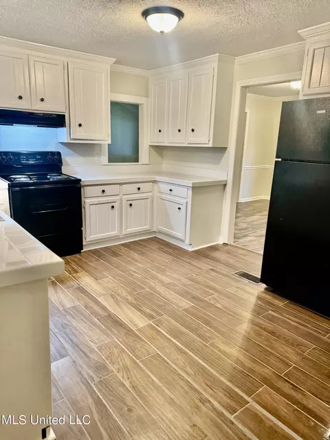 Kitchen - 1436 Lakeview Ave, Jackson, MS 39212 photo 4 of 5