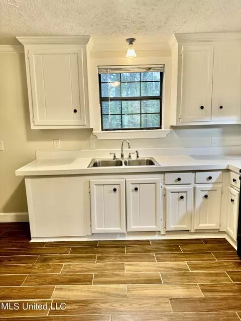 Kitchen - 1436 Lakeview Ave, Jackson, MS 39212 photo 1 of 5