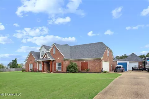 3779 E Pointe Dr, Southaven, MS 38672 photo 2