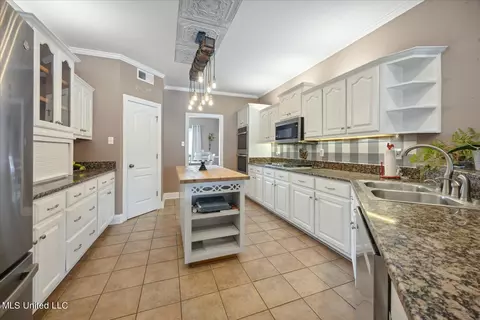 3779 E Pointe Dr, Southaven, MS 38672 photo 9
