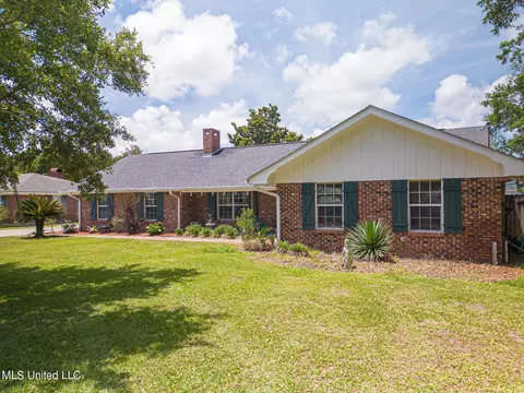 208 Magnolia St, Long Beach, MS 39560