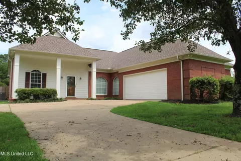 74 Tara Rd, Holly Springs, MS 38635
