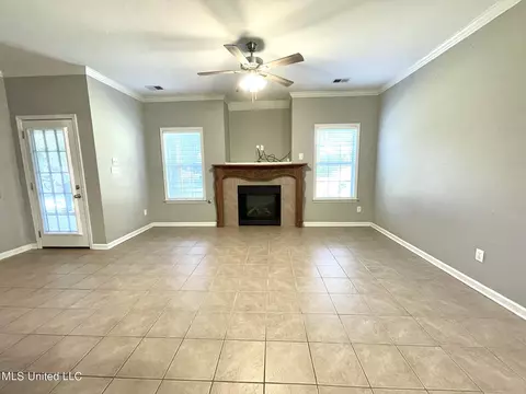 Living - 762 Bending Oak N, Hernando, MS 38632 photo 5 of 8