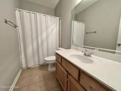 Bath - 762 Bending Oak N, Hernando, MS 38632 photo 3 of 4