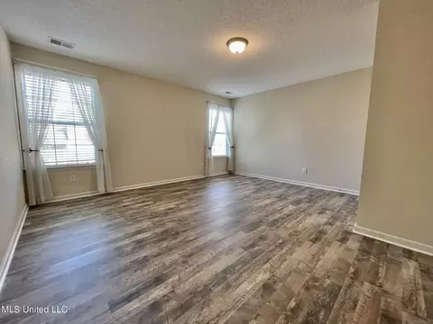 Living - 762 Bending Oak N, Hernando, MS 38632 photo 7 of 8