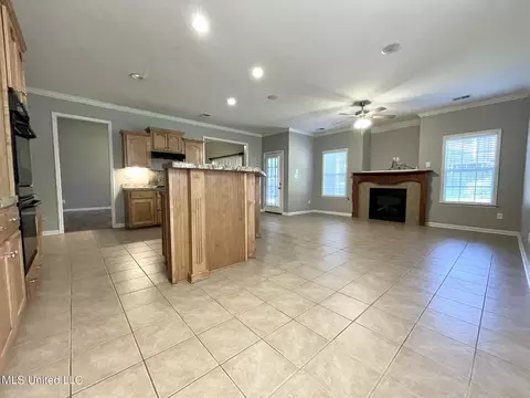 Living - 762 Bending Oak N, Hernando, MS 38632 photo 4 of 8