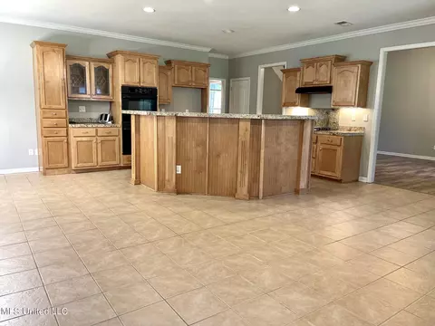 Kitchen - 762 Bending Oak N, Hernando, MS 38632 photo 3 of 6