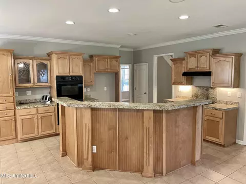 Kitchen - 762 Bending Oak N, Hernando, MS 38632 photo 4 of 6