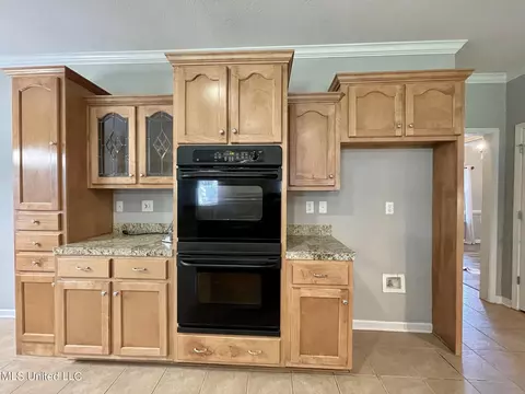 Kitchen - 762 Bending Oak N, Hernando, MS 38632 photo 5 of 6