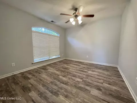 Living - 762 Bending Oak N, Hernando, MS 38632 photo 8 of 8