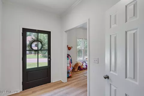 352 Hanley Cir, Brandon, MS 39047 photo 2