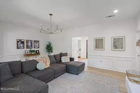 352 Hanley Cir, Brandon, MS 39047 photo 8
