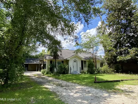 1903 Circle Dr, Picayune, MS 39466