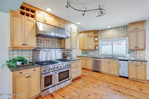 Kitchen - 1771 Plantation Blvd, Jackson, MS 39211 photo 2 of 4