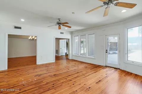 Living - 1771 Plantation Blvd, Jackson, MS 39211 photo 4 of 8