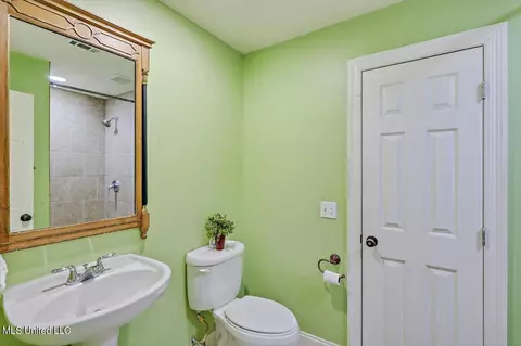 Bath - 1771 Plantation Blvd, Jackson, MS 39211 photo 4 of 5